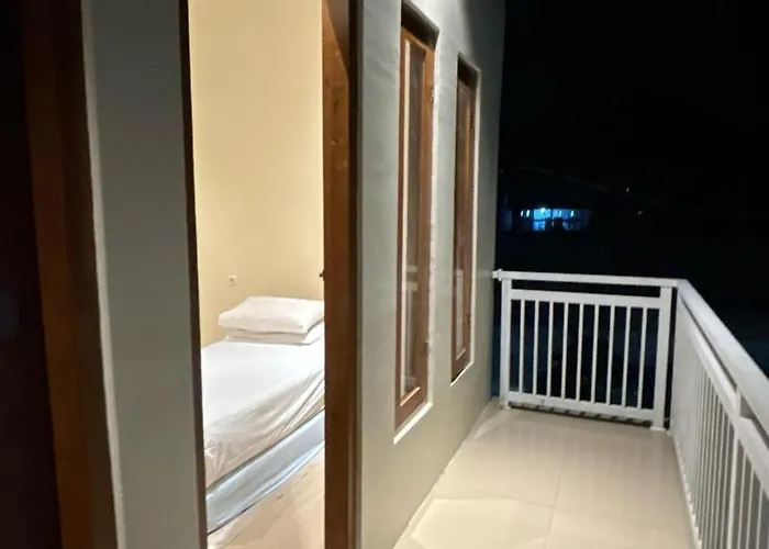 Cozy Little Near Canggu On 2nd Floor - Include 2 Bed With Living Habitación en casa particular