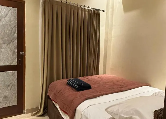 Habitación en casa particular Cozy Little Near Canggu On 2nd Floor - Include 2 Bed With Living
